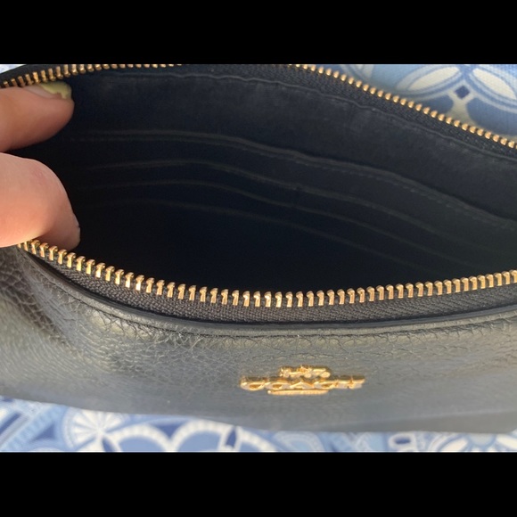 AUTHENTIC LIKE NEW COACH PEBBLE LEATHER CLUTCH - Picture 7 of 8